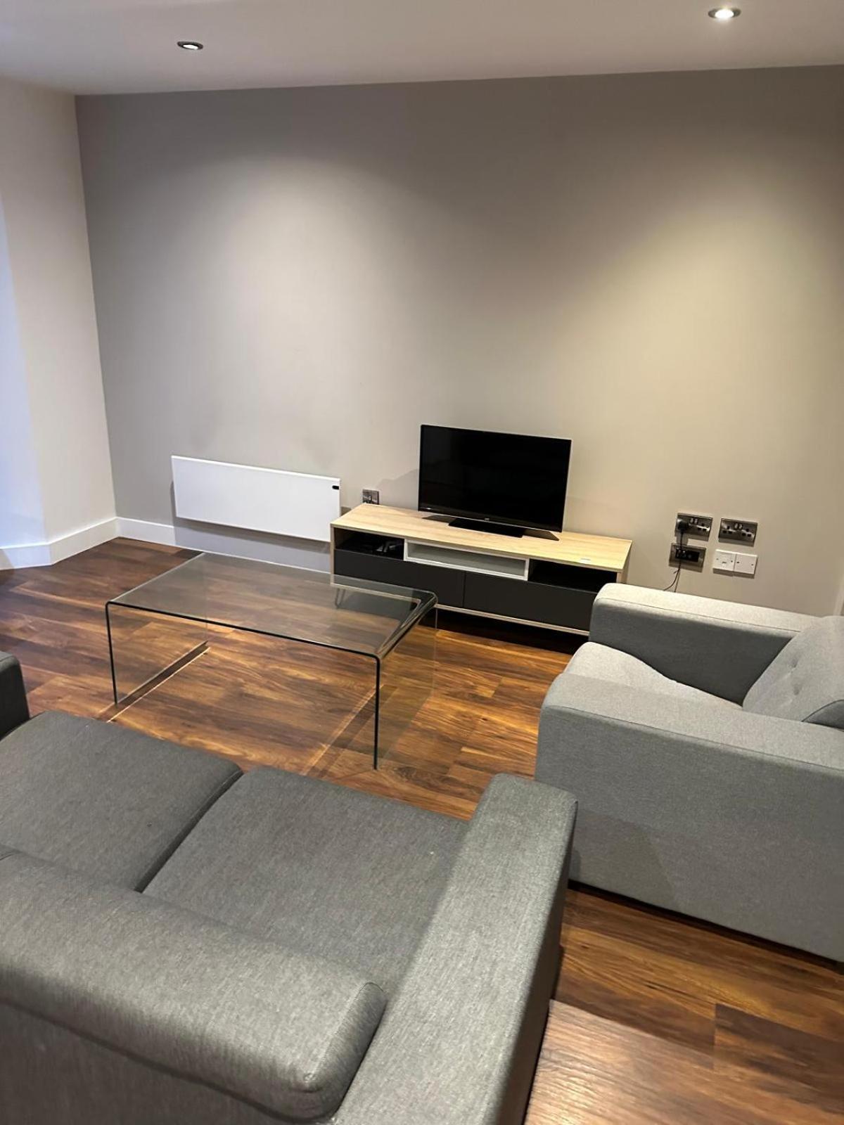 2 Bed Spacious Flat - Canal View Apartment *